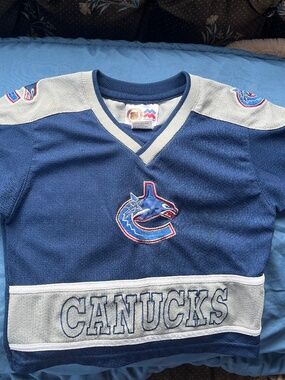 Toddler hockey jersey (Canucks)